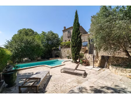 authentique maison de village en pierre avec piscine