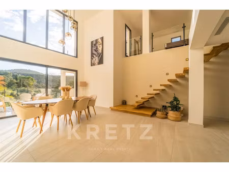 maison de luxe à vendre dans le quartier est
