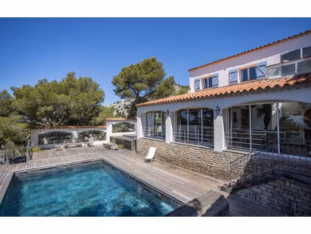 villa de luxe à vendre dans le quartier le faron-fort-rouge
