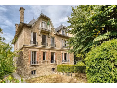 maison de luxe à vendre dans le quartier sorano-centre ville