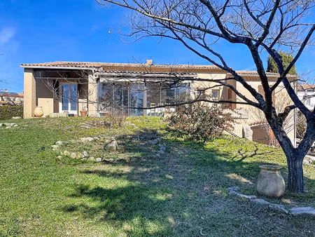 valensole  maison 5 pièces  véranda  terrasses  cave  garage et dépendances