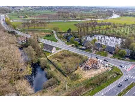 goed gelegen bouwgrond (865m²) in eke