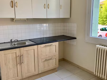location appartement 2 pièces 43 m² à cahors (46000)