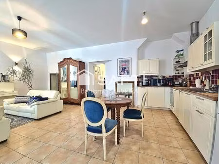 appartement de caractère – 117 m² – centre de saint-zacharie