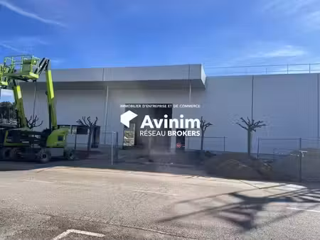 location commerce les pennes mirabeau 13170 550m²