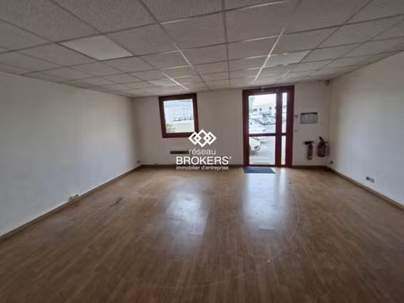 location entrepôt pontault combault 77340 368m²