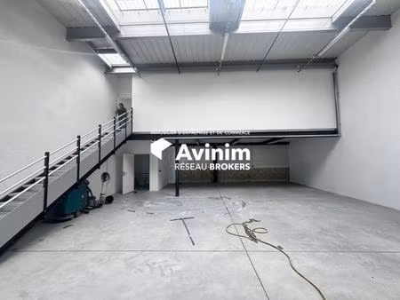 location entrepôt stains 93240 200m²