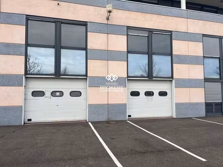 location local d’activités saint-quentin-fallavier 38070 142m²