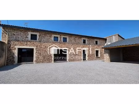 maison en pierre rénovée avec goût