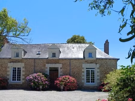 elégante longère du xviième sur 2375 m2 avec piscine