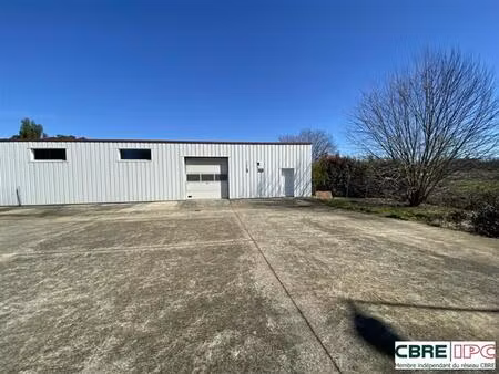 location entrepôt / local d'activités mees 204 m²
