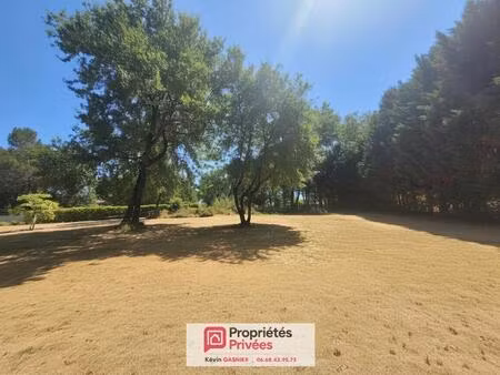 garat (16410) : terrain constructible de 1200m2 + carport