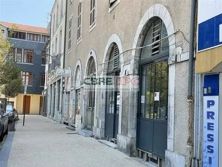 location commerce pau 85 m²