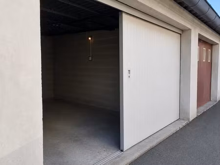 garage fermé à vendre – vannes  entre le centre-ville et la