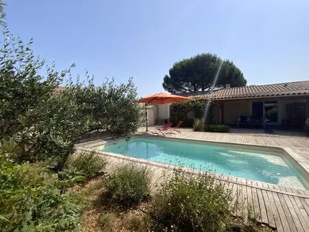 maison de plain pied de 148 m2 avec piscine et t2 indépendant sur terrain de 1000 m2.