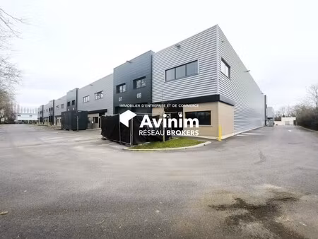 location entrepôt buc 78530 1000m² à 2038m²