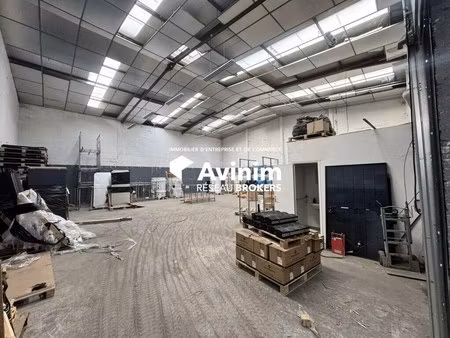 location entrepôt stains 93240 270m²