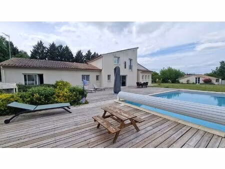 belle maison familiale avec piscine et grand terrain clos de 2 447 m² !