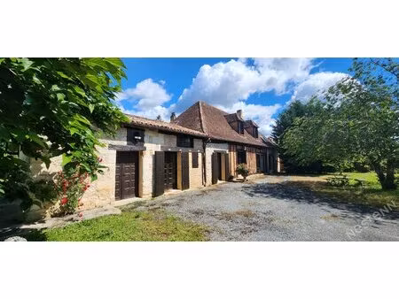 authentique longère familiale avec piscine et grands volumes !