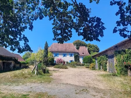 maison noble avec 37 ha de terrain