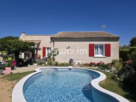 villa de plain pied en parfait état avec piscine