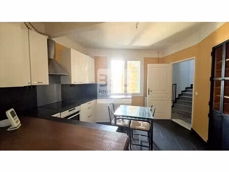 appartement type 4 avec terrasse centre village