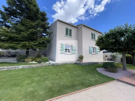 grande villa avec studio indépendant à bagnols-sur-cèze