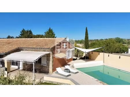 villa de plain pied avec piscine et dépendances
