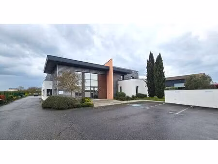 achat local professionnel 949m²