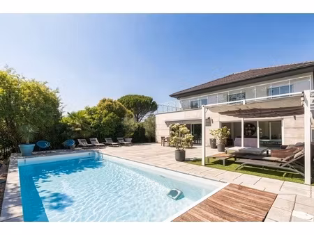 maison 7 pièces - 285 m²