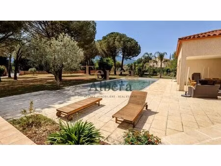 montesquieu des albères - exceptionnelle villa avec piscine sur grand terrain...