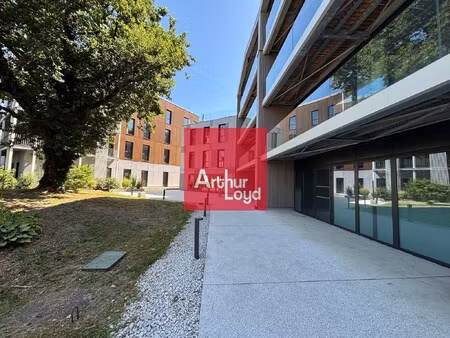 location local commercial 311m² meylan 38240