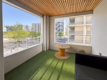 t3 récent avec balcon et parking sécurisé – quartier confluence  lyon 2