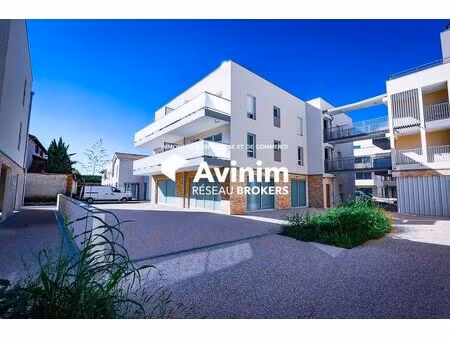 vente commerce pusignan 69330 51m²