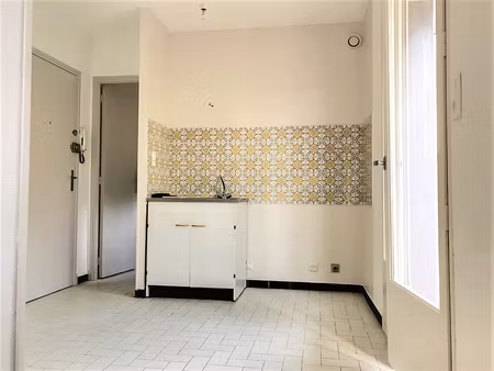 location appartement 2 pièces 25m2 amélie-les-bains-palalda 66110 - 383 € - surface privée