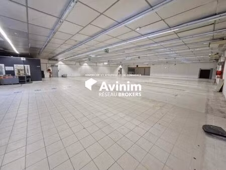 location commerce claye souilly 77410 960m²