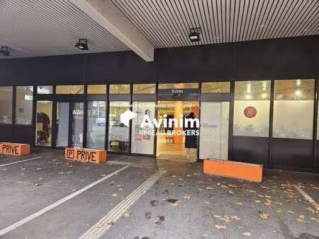 location commerce macon 71000 555m²