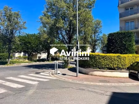 location commerce noisy le grand 93160 115m²
