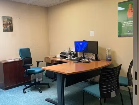 location commerce carpentras 84200 566m²