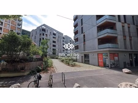 location commerce grenoble 38000 118m²