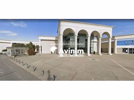 location commerce les angles 30133 476m²