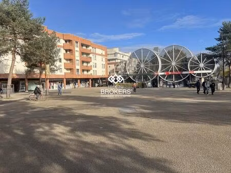 location commerce montigny le bretonneux 78180 1182m²