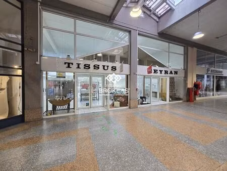 location commerce oyonnax 01100 420m²