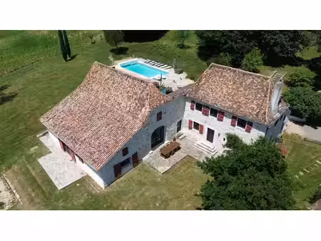 charmante ferme béarnaise avec maison d'amis  piscine et vue sur les pyrénées