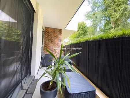 studio en rez-de-jardin avec large balcon