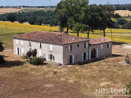 a vendre bâtisse en pierre de 209 m² en partie rénovée avec dépendances sur parcelle de...