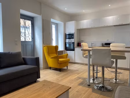 location meublée maison 4 pièces 90 m² à avignon (84000)  1 200 €