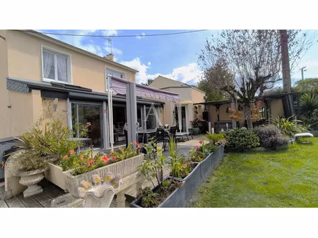 vente maison 7 pièces 150 m² à segré-en-anjou bleu (49500)  275 400 €