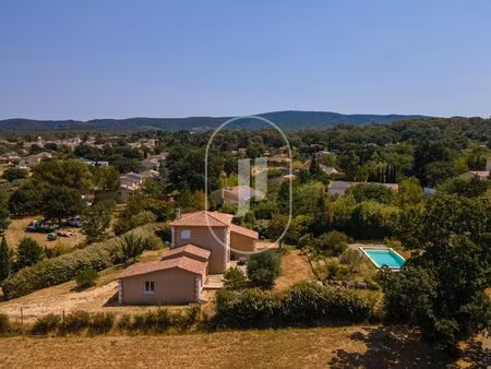 villa avec piscine et terrain de 1 800 m² à vendre à brouzet-les-alès