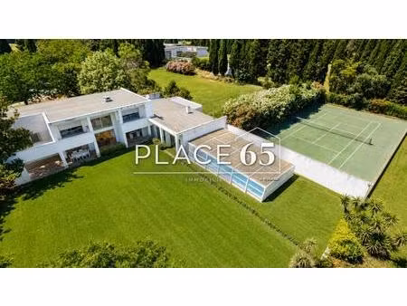 villa d’architecte d’exception au cœur d’un domaine